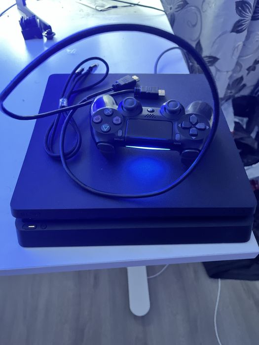 PS4 Slim Playstion 4 slim 1000gb controller + cabluri in stare foarte buna