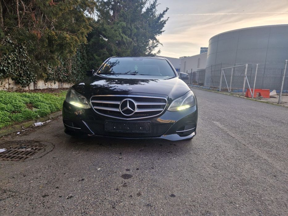 Mercedes-Benz E E220d stare perfectă, trapa, lane assist senzori parcare etc.