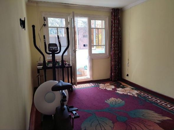 Сотилади 1 хона 3 этаж Микрорайонда жойлашган.Агентство