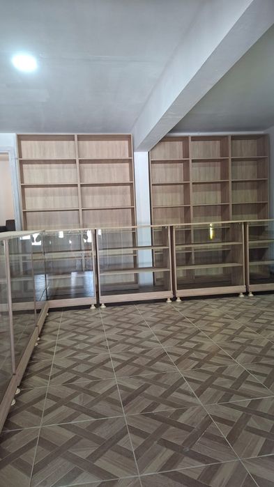 Mobilier pentru magazine – rafturi și tejghele, producător