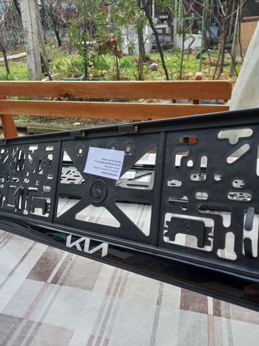 Стойки за регистрационен номер KIA