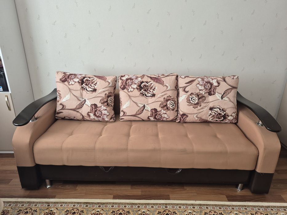 Продам диван в хорошем состоянии