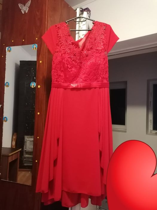 Rochii noi nu sunt purtate