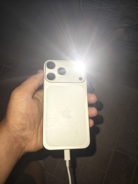 IPhone xr 17 Pro qilingan