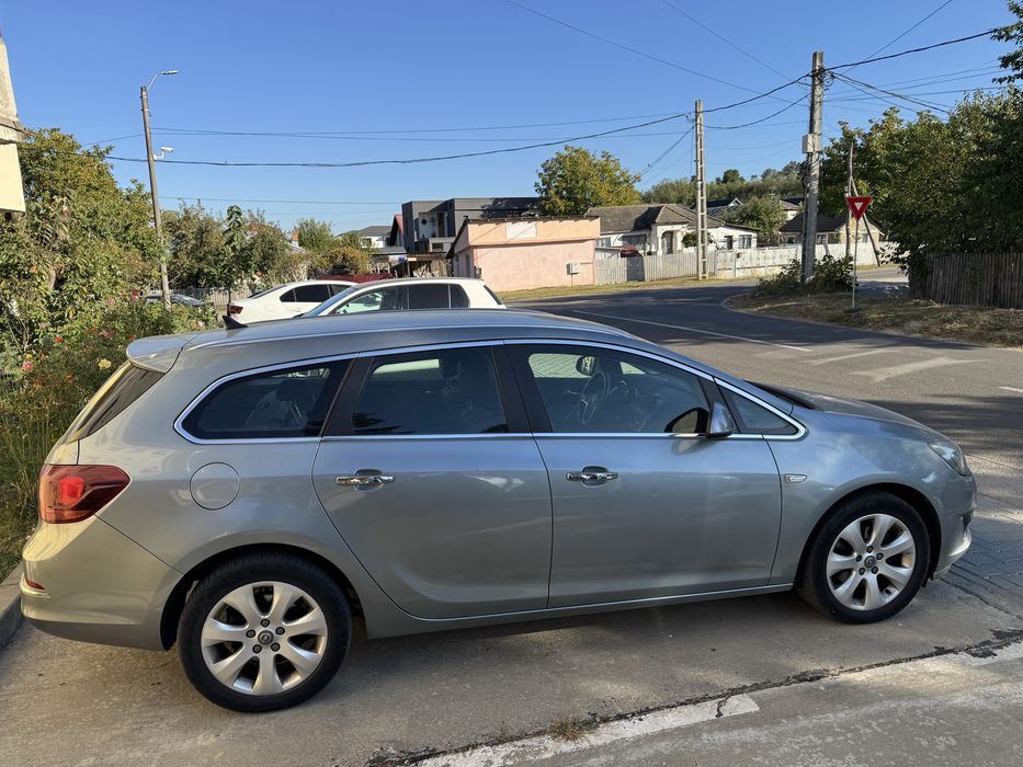 Opel astra J Sports Tourer 2013 - Diesel - Cutie Automata - 2.0CDTI 165 CP - 343.907 km