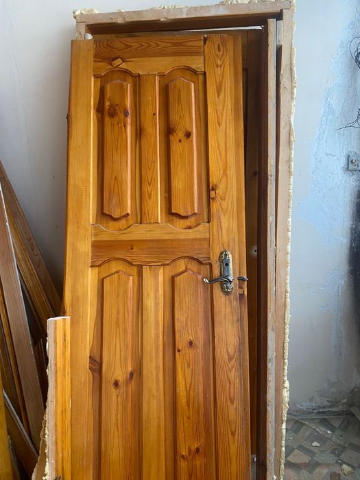 Продам дверь из дерева 5 тысяч