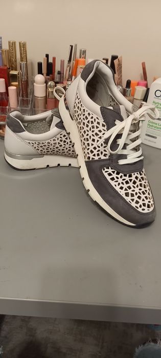 *Caprice* Eстествена кожа