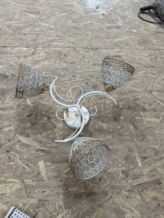 Люстры отдам даром за шоколадку