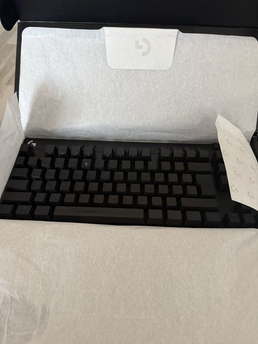 Tastatura si casti Logitech + Bonus