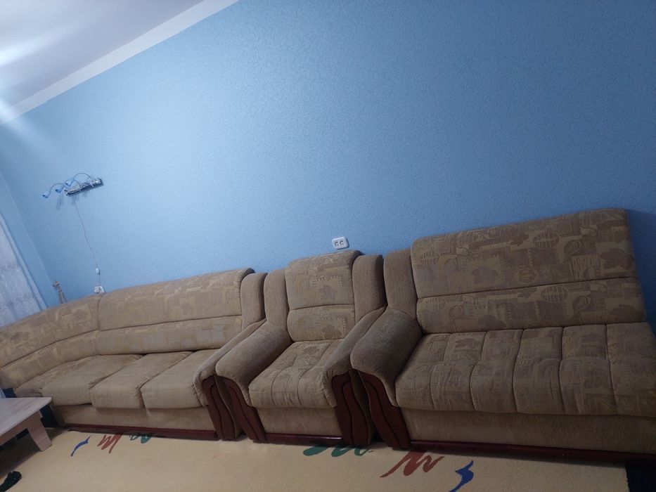 Televizor, kuxinniy ugolok, divan ugolok, shkaf sotiladi