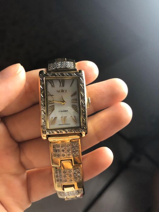 Часы золотые продам