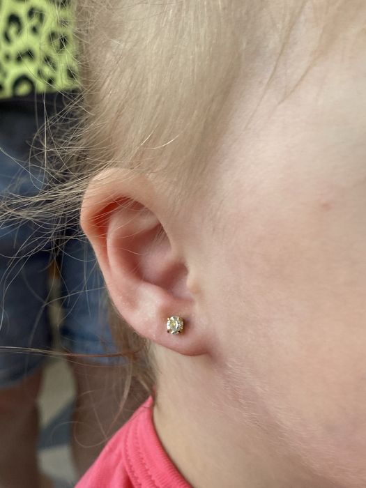 Прокол ушей детям и взрослым