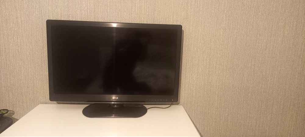 Телевизор LG с плоским экраном