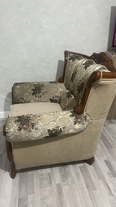 Диван с двумя креслом