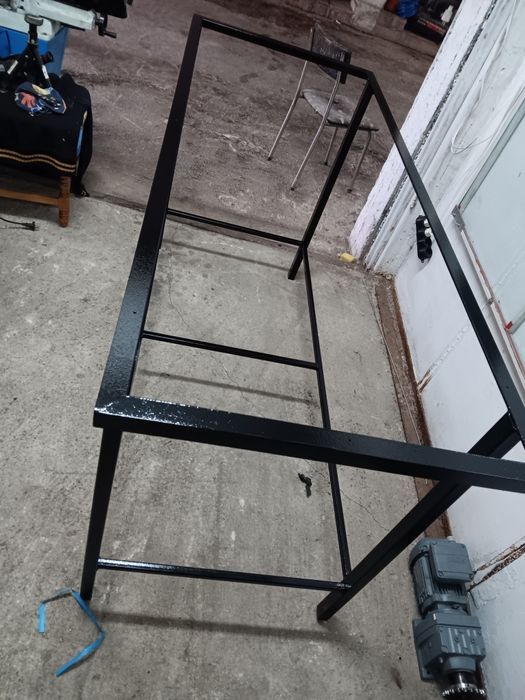 Метална работна маса