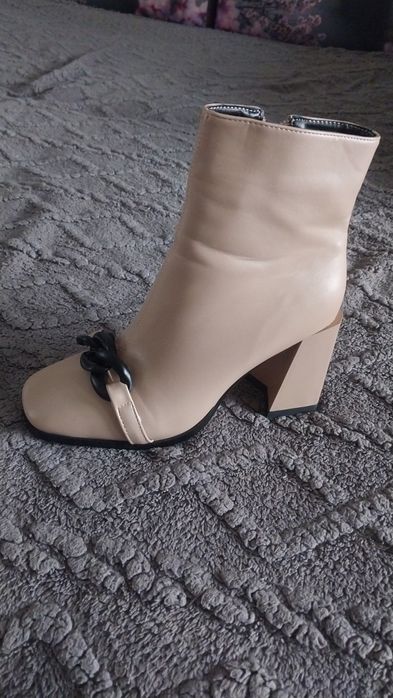 Продам женские сапоги