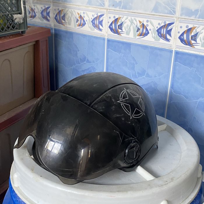 Каска скутера.