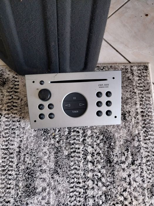 Vând casetofon și poliță portbagaj