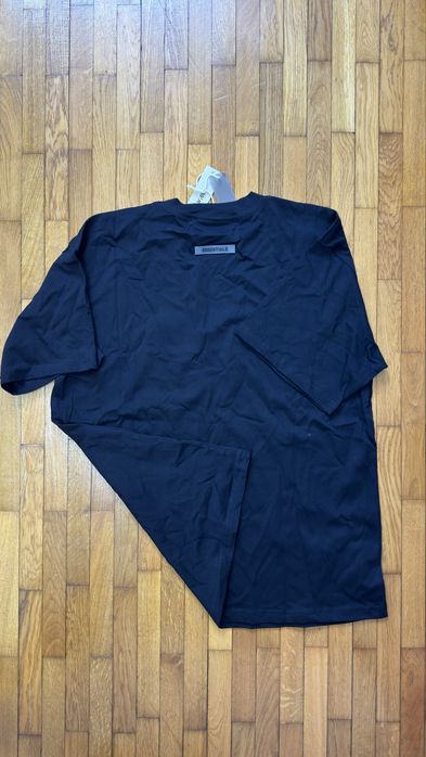 Tricou negru essentials