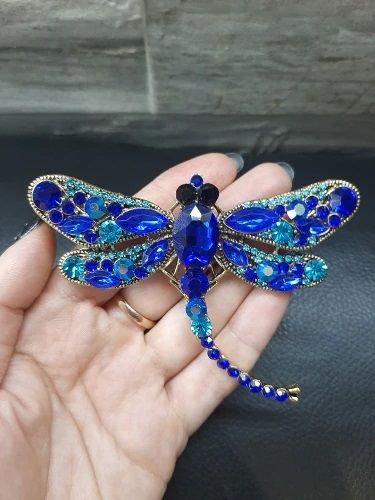 Различни видове брошки