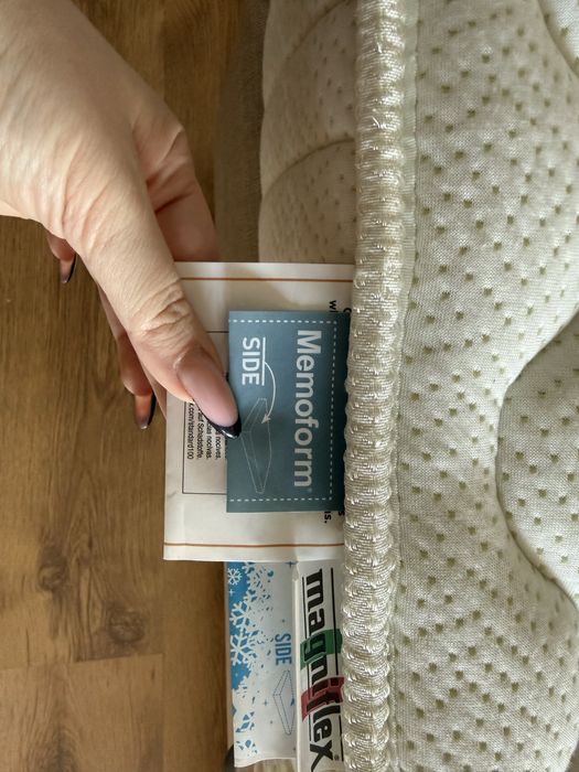 Две единични тапицирани легла с ракли и матраци iSleep