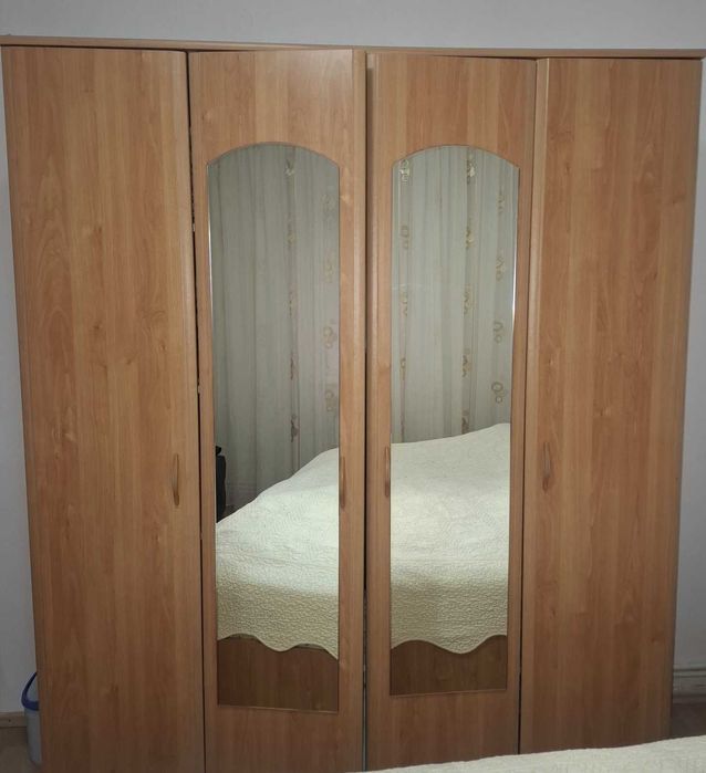 Vând mobilă de dormitor completă