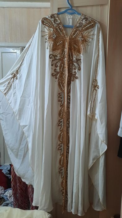 Abaya koyne oppoq