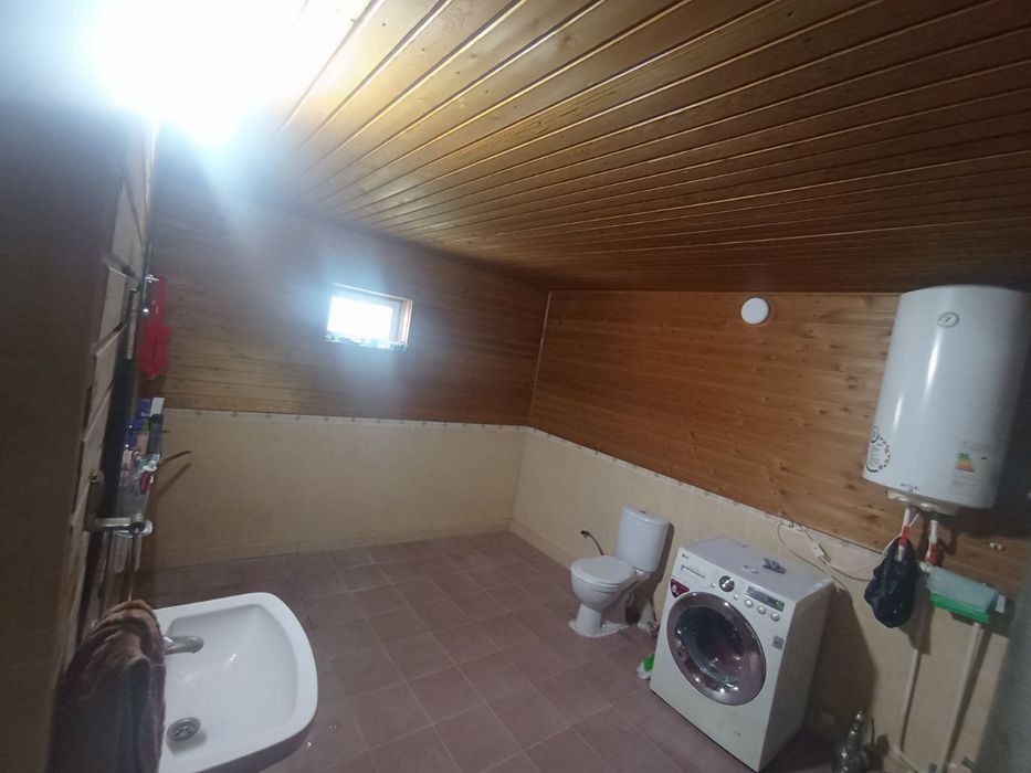 Nurafshon shahrida 7 xonali hovli joy sotiladi