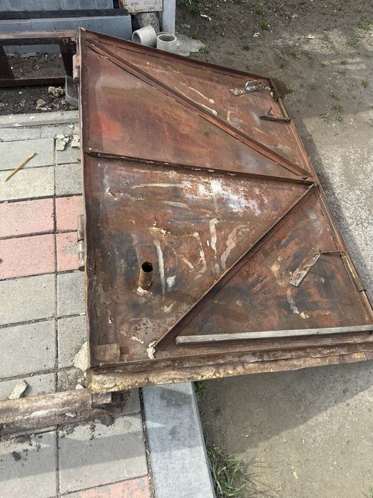 гаражные ворота с рамкой