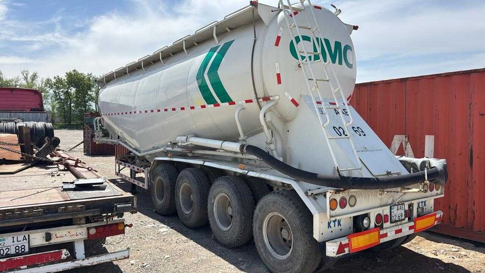 тягач с полуприцеп- цементовоз