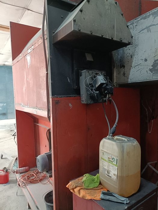 Vând cabina de vopsit și compresor aer