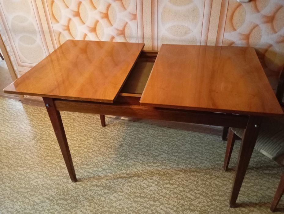 Стол из дерева. Состояние отличное