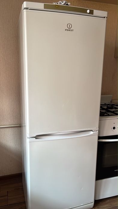 Холодильник indesit