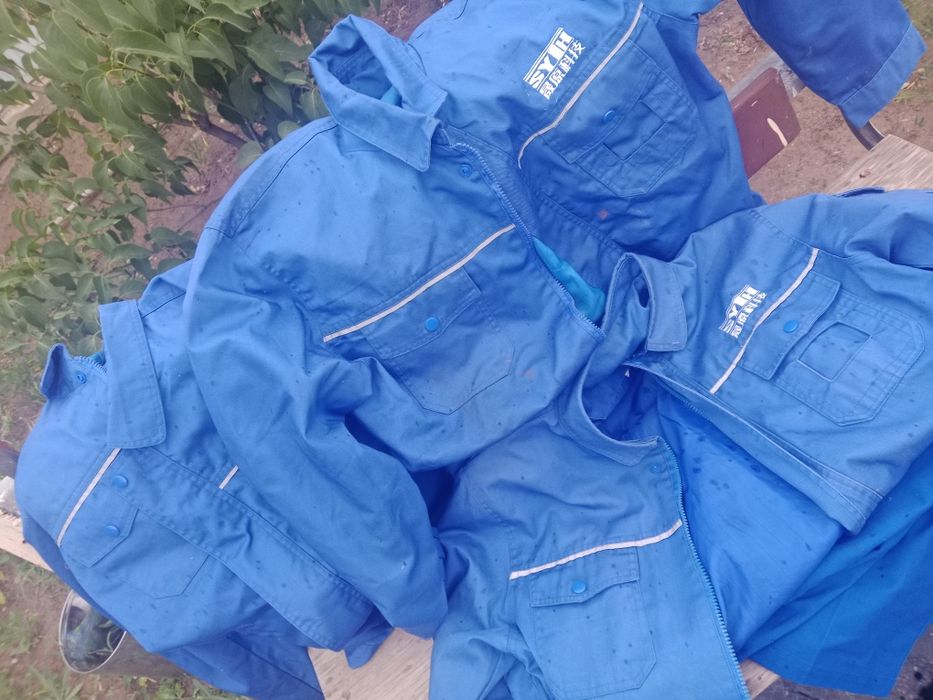 Продам спецодежда летние за 5000на замке