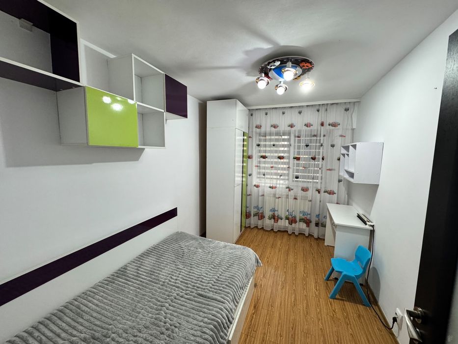 Inchiriez apartament zona Piata Mare