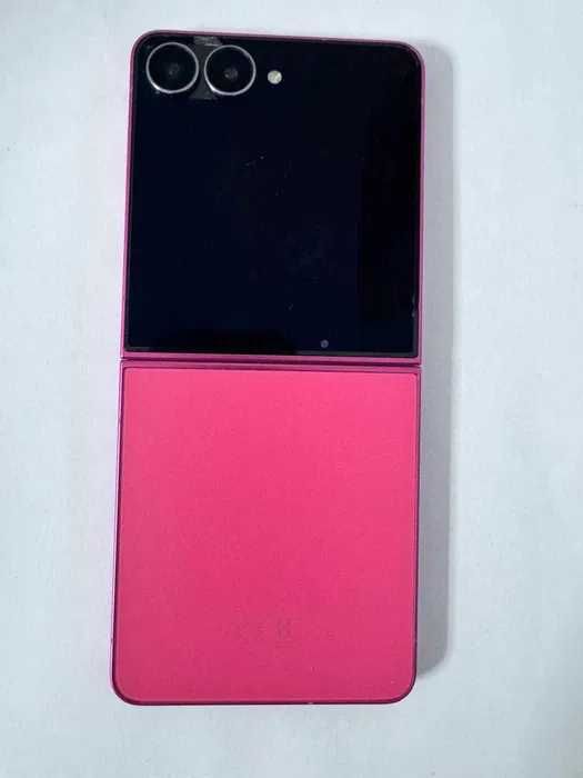 Vând Samsung Galaxy Z Flip 7 (256GB), culoare Coral Red