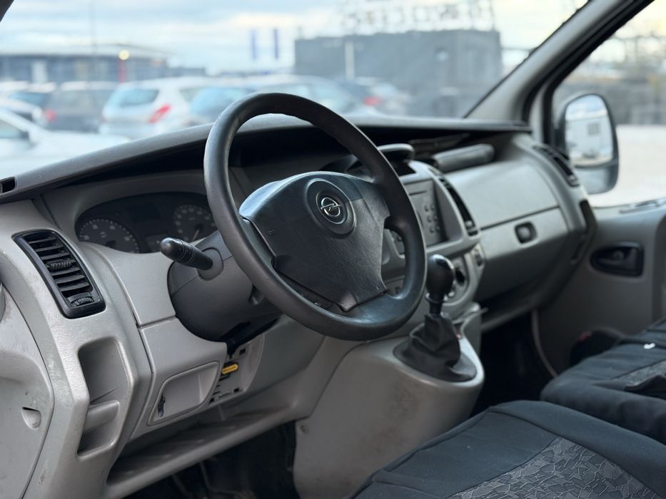 Opel Vivaro 1.9D* 2008г* ТОВАРЕН* Външни Забележки*