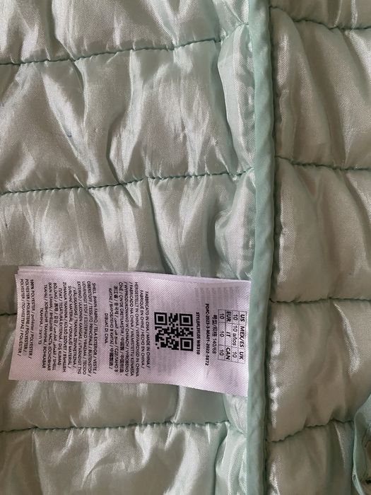 Олекотено яке - за 10 г.на Guess