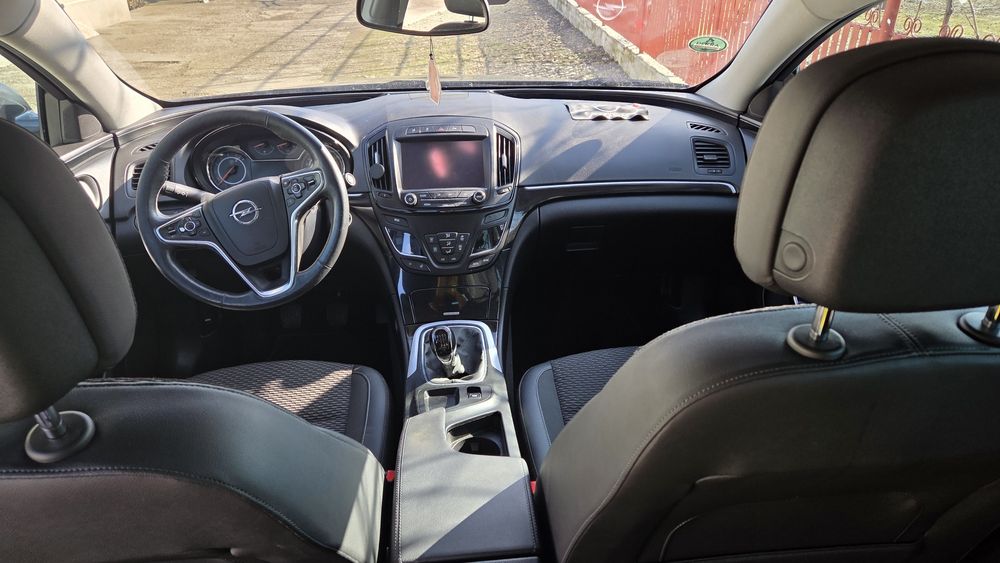 Vând Opel Insignia
