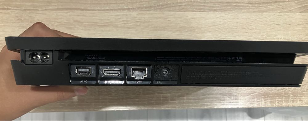 Playstation 4 slim 1 TB