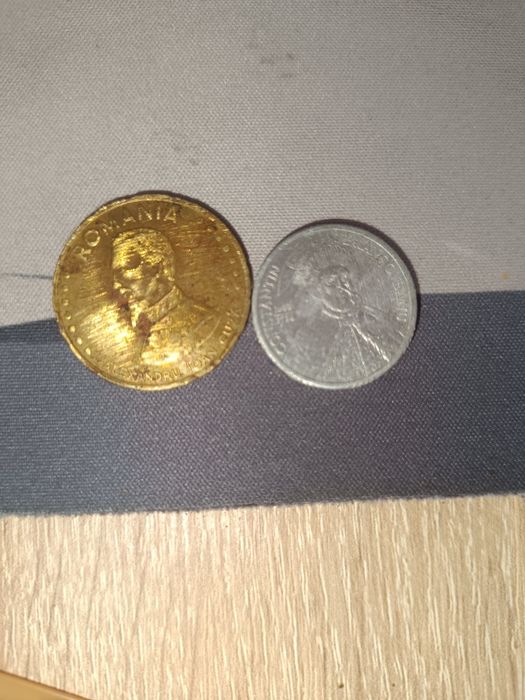 Vând monede vechi