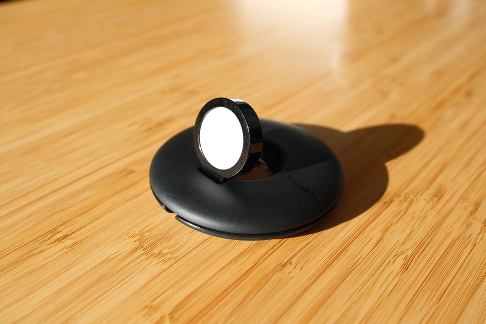 Бързо зарядно за Apple Watch: USB-C кабел + Belkin Travel Stand стойка