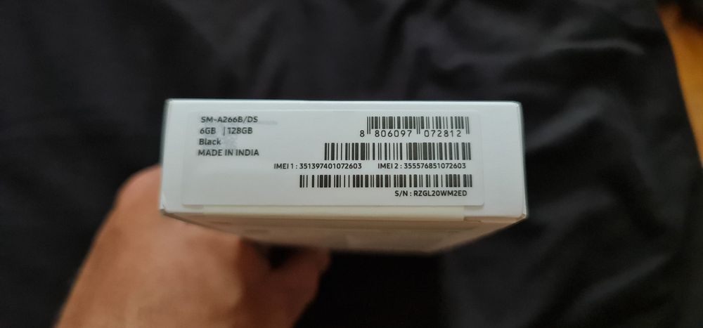 Vand la pachet sau separat Samsung A26 si Xiaomi Redmi 14C.