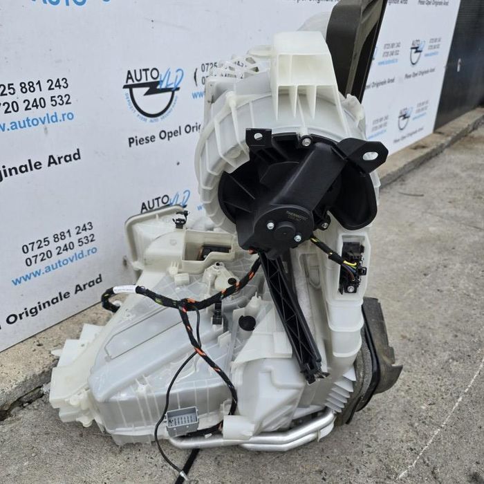 Carcasa aeroterma AC fara anexe Opel Corsa D facelift