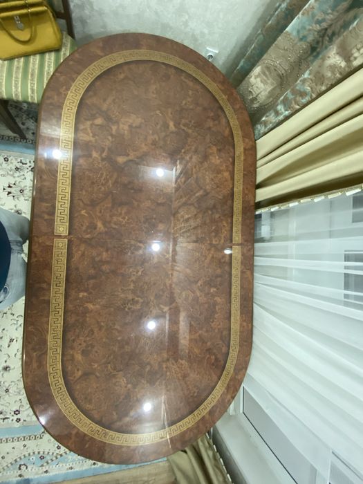 Стол  длят гостей