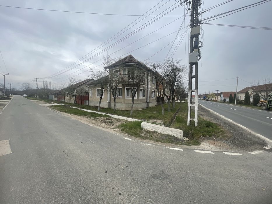 Casa de vanzare la drumul national, 2 pozitii, 2 CF-uri