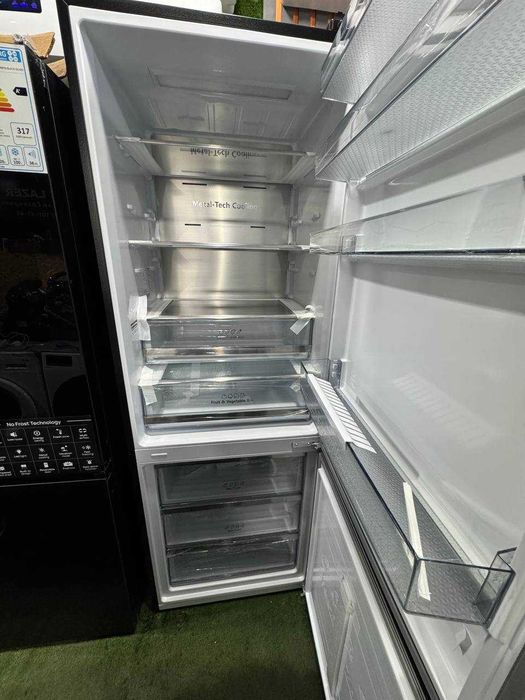 Холодильник Hisense RB645N4WFF 456 л Inverter No Frost