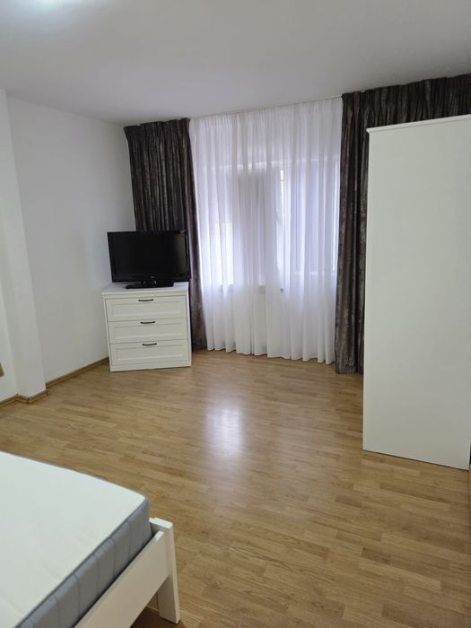 Inchiriez garsoniera