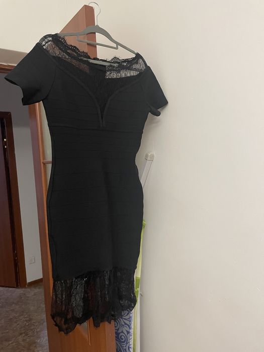 Срочно продам платья………….