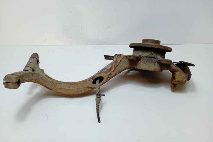 Fuzeta dreapta 8D0407258 Volkswagen VW Passat B5 seria